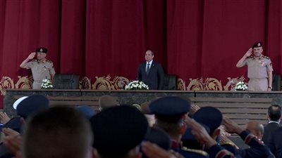 السيسى يعلق على استغلال البعض للسيارات المخصصة لذوي الإعاقة