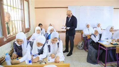 وزير التربية والتعليم ومحافظ الفيوم يستهلان جولة تفقدية لمدارس المحافظة لمتابعة انضباط سير العام الدراسي