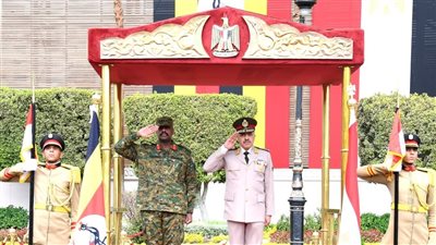 رئيس الأركان يلتقى قائد قوات الدفاع الشعبية بدولة أوغندا 