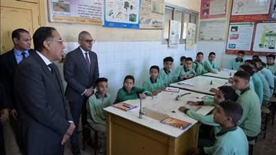 زيارة مفاجئة لرئيس الوزراء لمدرسة محمد متولي الشعراوي بإدارة السلام