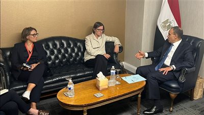 وزير الخارجية والهجرة وشئون المصريين بالخارج يلتقى رئيسة اللجنة الدولية للصليب الأحمر