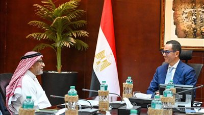 وزير الاستثمار يلتقي رئيس مجموعة عبد المحسن الحكير القابضة لبحث مشروعات المجموعة بالسوق المصري 