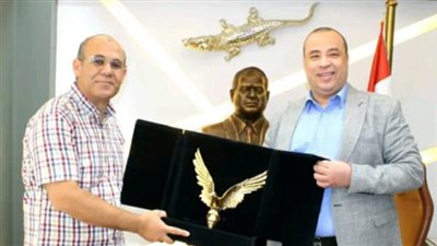 الشئون الاقتصادية والاستثمار بمستقبل وطن بالسويس تكرم النائب احمد خشانة 