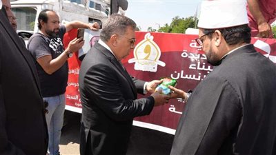 محافظ الدقهلية يشهد استلام دفعة جديدة من المواد الغذائية لتوزيعهم على الأسر الأولى بالرعاية