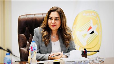 وزيرة التنمية المحلية تتلقى تقريراً حول جهود وحدة السكان المركزية بالوزارة