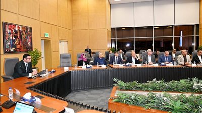 وزير الإسكان يتابع موقف تنفيذ وحدات المبادرة الرئاسية 