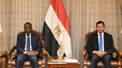 وزير الشباب والرياضة يبحث التعاون الثنائي مع سفير كوت ديفوار بالقاهرة