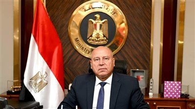 وزير النقل: سيتم إحالة كل من تسبب في وقوع حادث قطار المنيا إلى النيابة العامة 