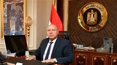 وزير النقل يجتمع بقيادات السكة الحديد اليوم لاتخاذ قرارات تخص حادث قطار المنيا