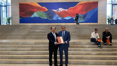 وزير السياحة والآثار يزور متحف الصين الوطني للفنون والحرف ببكين