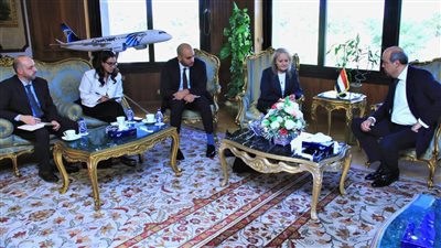 وزير الطيران يلتقي مسئولي البنك الأوروبي لإعادة الإعمار والتنمية لبحث إمكانية التعاون المُشترك 