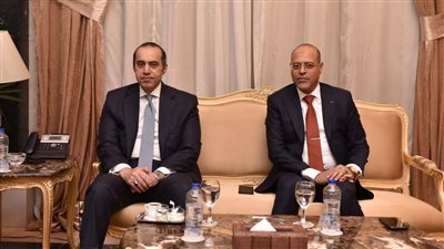 وزير العمل يترأس إجتماع 