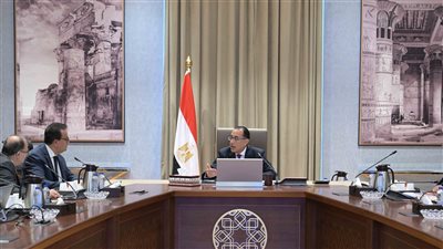 رئيس الوزراء يعقد اجتماعاً لمتابعة موقف توفير الأدوية والمستلزمات الطبية