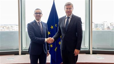 وزير الاستثمار والتجارة الخارجية يلتقي المفوض الأوروبي للتجارة لبحث سبل تعزيز العلاقات التجارية