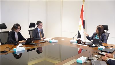 المشاط تلتقي المدير الإقليمي للبنك الدولي 