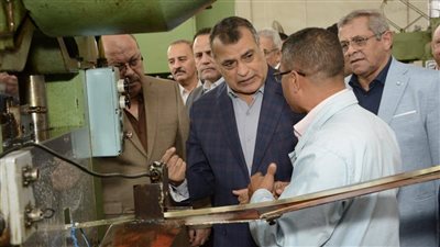  وزير الدولة للإنتاج الحربى يتفقد شركة قها للصناعات الكيماوية
