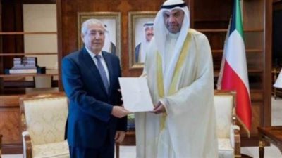 سفير مصر يسلم دعوة الرئيس السيسي لأمير الكويت لحضور المنتدى الحضري العالمى