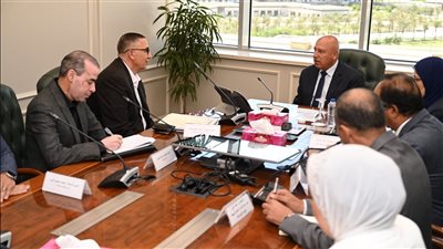  وزير الصناعة والنقل يبحث مع رئيس شركة تكنولوجيا الحديد خطة إنشاء مصنع لإنتاج الأبواب المصفحة والمعدنية المقاومة للحريق بمصر