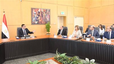 وزير الإسكان يعقد اجتماعاً موسعاً لمتابعة موقف تنفيذ 