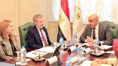 وزير التربية والتعليم يبحث مع سفير إيطاليا بالقاهرة تعزيز التعاون في المشروعات ذات الاهتمام المشترك 