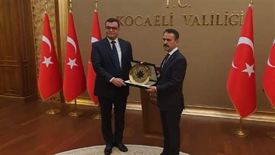 وزير الإسكان يبحث مع محافظ كوجالى التركية سبل وفرص التعاون 