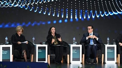 وزيرة التضامن تشارك في جلسة 