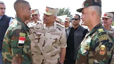 وزير الدفاع والإنتاج الحربى يتفقد الأنشطة التدريبية للقوات الخاصة