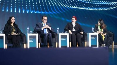 وزير الصحة يُدير جلسة حوارية حول اطلاق العنان لقوة العمر الصحي والتعليم والثقافة لكبار السن