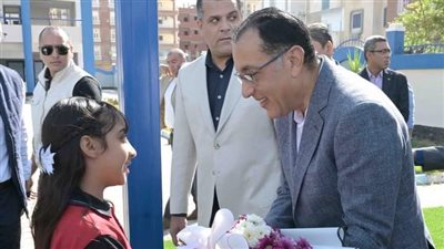 رئيس الوزراء يتفقد 