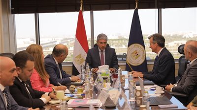 وزير السياحة والآثار يبحث مع مسئولي شركة أرويا كروز للرحلات البحرية سبل التعاون لتعزيز سياحة السفن البحرية