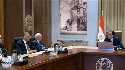 رئيس الوزراء يبدأ الجلسات التخصصية مع عددٍ من القامات الفكرية بمناقشة الملفات السياسية على الساحتين الخارجية والداخلية