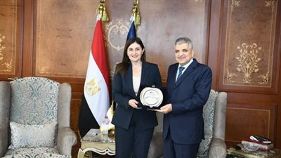الفريق أسامة ربيع يبحث التعاون الثنائي مع وزيرة الشحن القبرصي