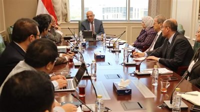 وزير الكهرباء يجتمع  بشركة 