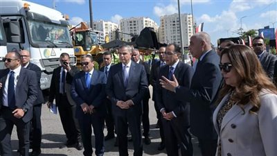 رئيس الوزراء يشهد اصطفاف مُعدات المحافظة لمُجابهة الأزمات والكوارث