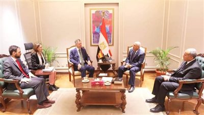  وزير الصناعة والنقل يبحث مع سفير إسبانيا بالقاهرة  سبل تعزيز مجالات التعاون بين البلدين في مجالي النقل والصناعة