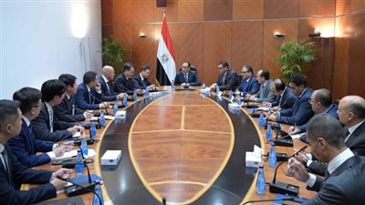 رئيس الوزراء يلتقي المدير العام ورئيس الشركة الصينية العامة للهندسة المعمارية 