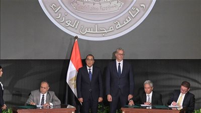 رئيس الوزراء يشهد توقيع 4 مذكرات تفاهم بشأن دراسة زيادة أنشطة استكشاف وإنتاج وتنمية حقول البترول والغاز الطبيعي