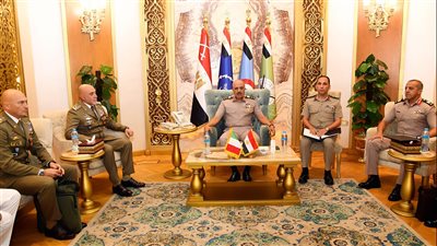الفريق أحمد خليفة رئيس أركان حرب القوات المسلحة يلتقى قائد القوات البرية الإيطالية