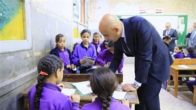 وزير التربية والتعليم يجري زيارة تفقدية مفاجئة لعدة مدارس بإدارة المطرية التعليمية 