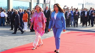 برعاية الرئيس.. انطلاق فعاليات المنتدى الحضري العالمي في القاهرة برفع علمَي مصر والأمم المتحدة