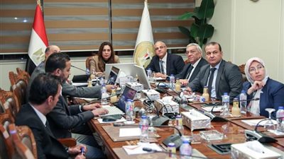 وزيرة التنمية المحلية تبحث مع محافظ القليوبية ومسئولي جهاز تعمير القاهرة الكبرى الموقف التنفيذي لعدد من المشروعات 