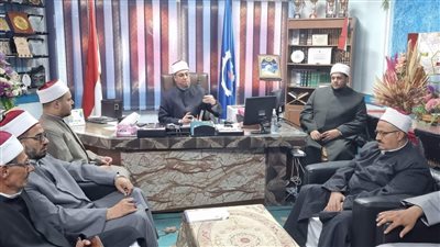 أوقاف السويس تعقد اجتماعا لمديري الإدارات الفرعية والمفتشين ورؤساء الأقسام 