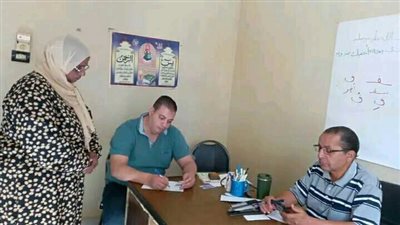 تعليم الكبار بالسويس ترحب بأحد أبطال ذوى الإعاقة.. وتعقد له لجنة امتحانية في محو الأمية