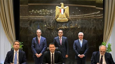 رئيس الوزراء يشهد توقيع عقد حق انتفاع بالأرض لإنشاء مركز 