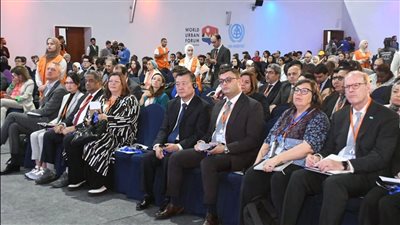 وزير الإسكان يشارك بالجلسة الحوارية تحت عنوان 