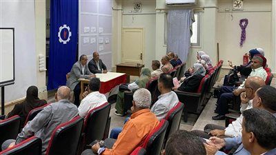 مدير تعليم السويس الجديد يعقد أول إجتماع له بالقيادات التعليمية