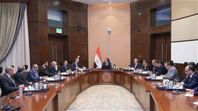 رئيس الوزراء يلتقي ممثلي مجموعة 