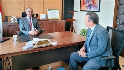 نائب وزير الإسكان يبحث فرص التعاون مع إحدى الشركات الإسبانية المتخصصة في مشروعات المياه والصرف