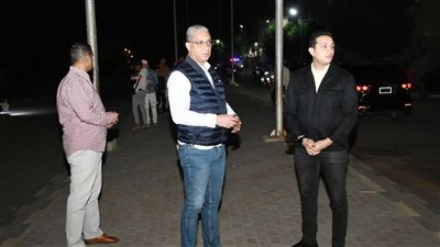 محافظ الفيوم يترأس حملة ليلية مكبرة لرفع إشغالات المقاهي والمحال التجارية