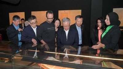 وفد صيني رفيع المستوى يزور مكتبة الإسكندرية